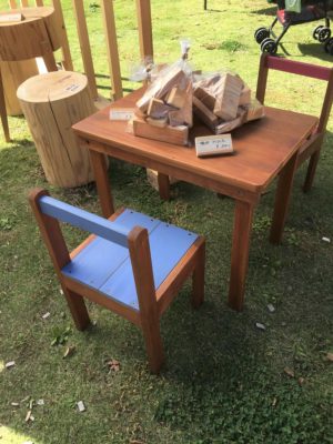 テーブルとイス